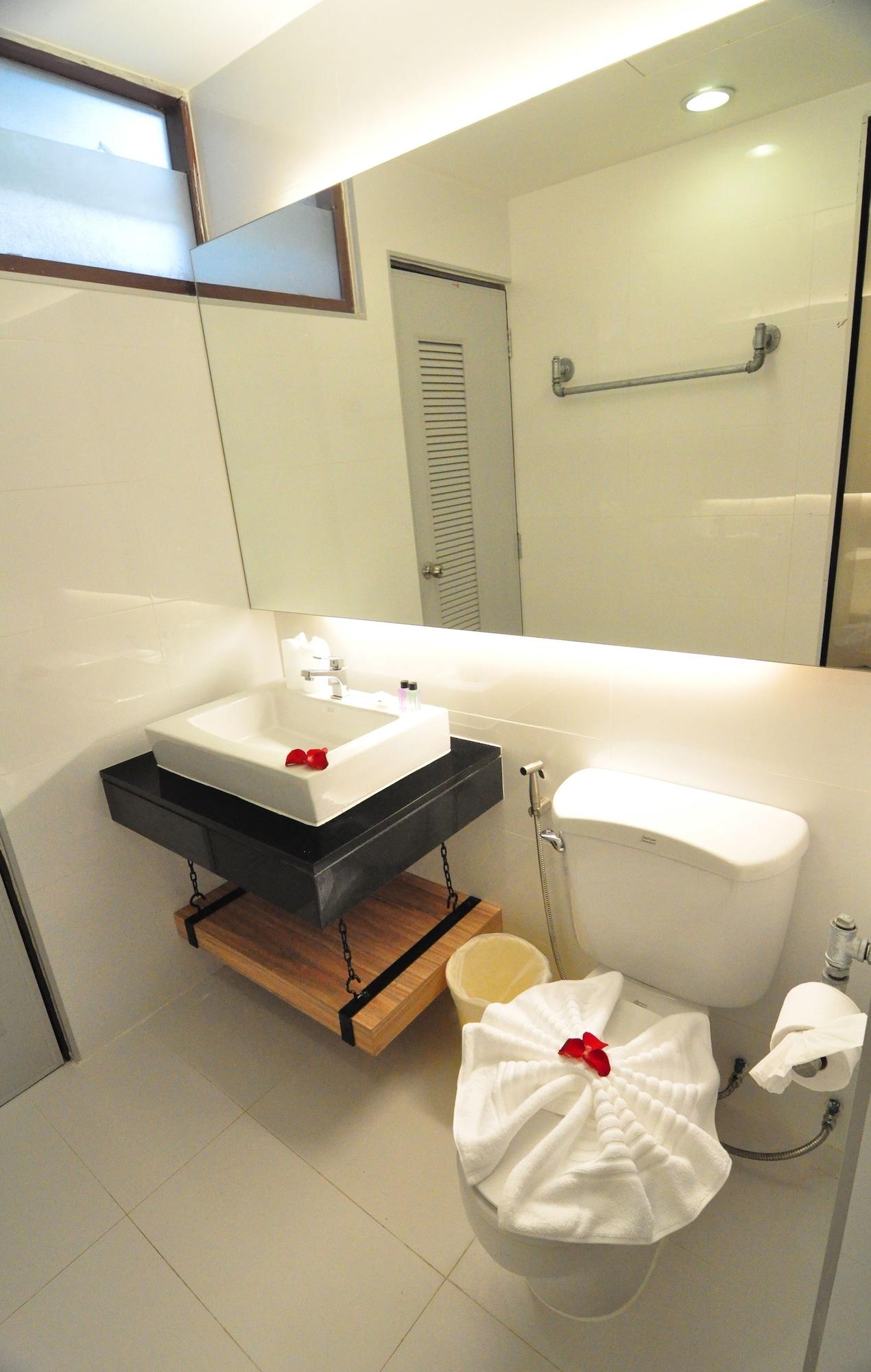 Forty Winks Phuket Hotel Patong Exterior photo