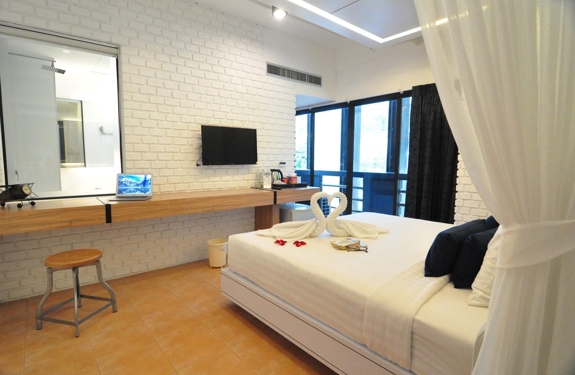 Forty Winks Phuket Hotel Patong Exterior photo