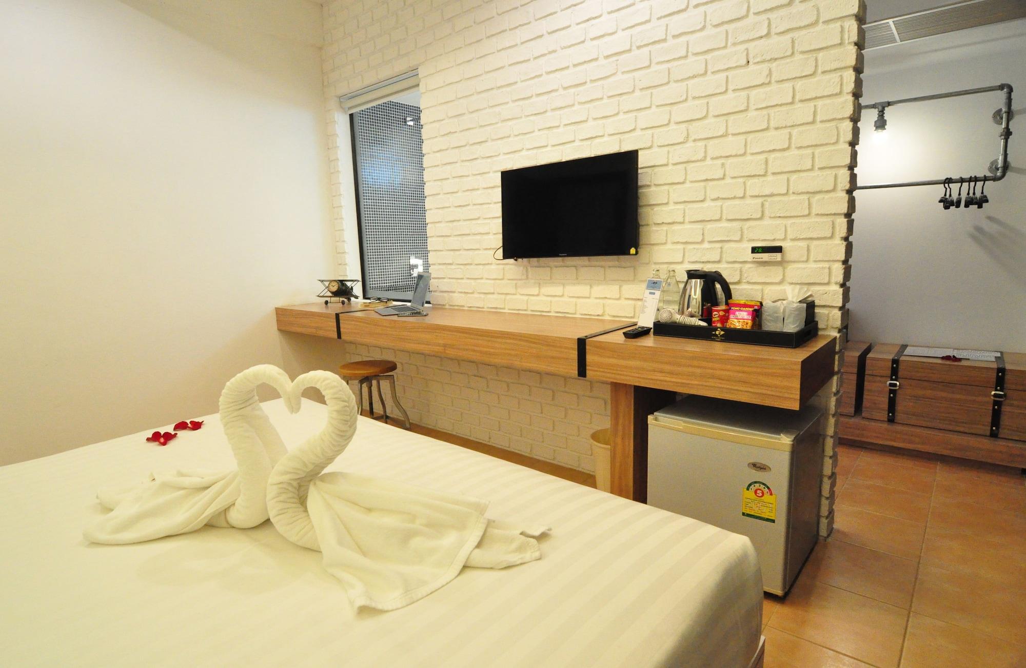 Forty Winks Phuket Hotel Patong Exterior photo