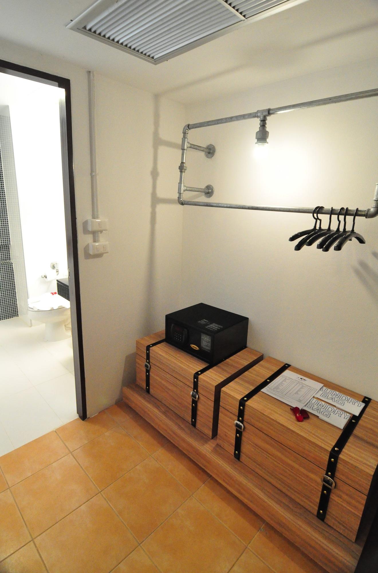 Forty Winks Phuket Hotel Patong Exterior photo
