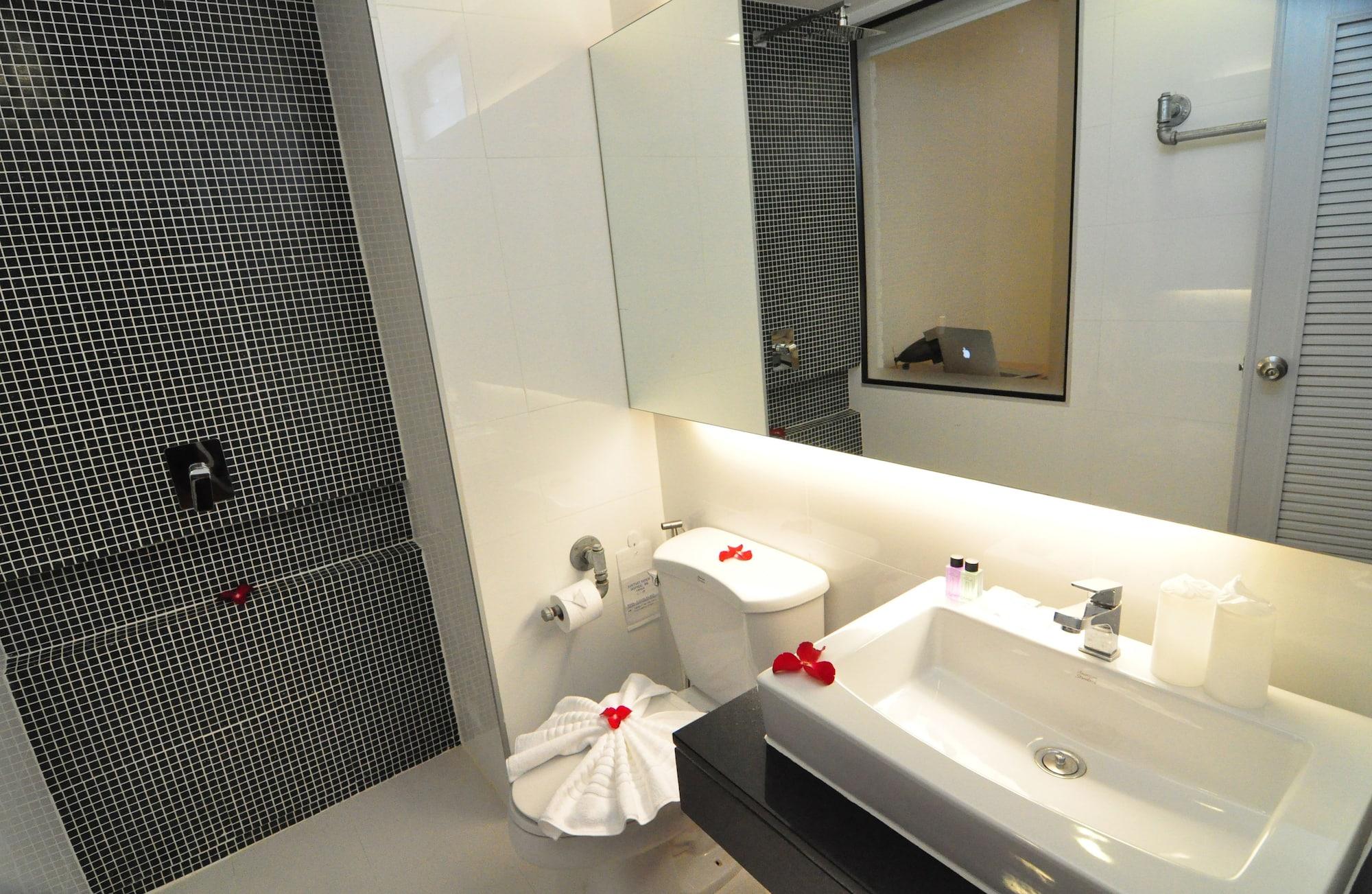 Forty Winks Phuket Hotel Patong Exterior photo