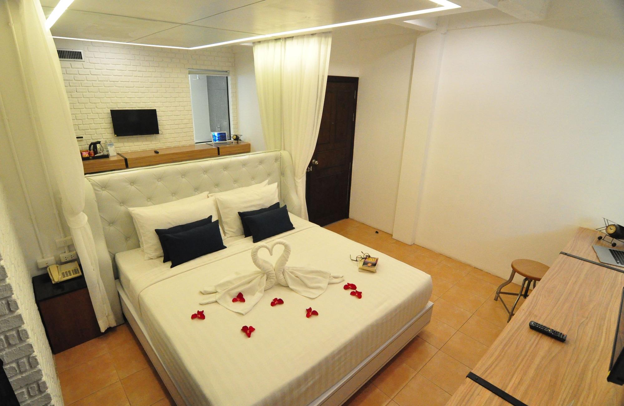 Forty Winks Phuket Hotel Patong Exterior photo