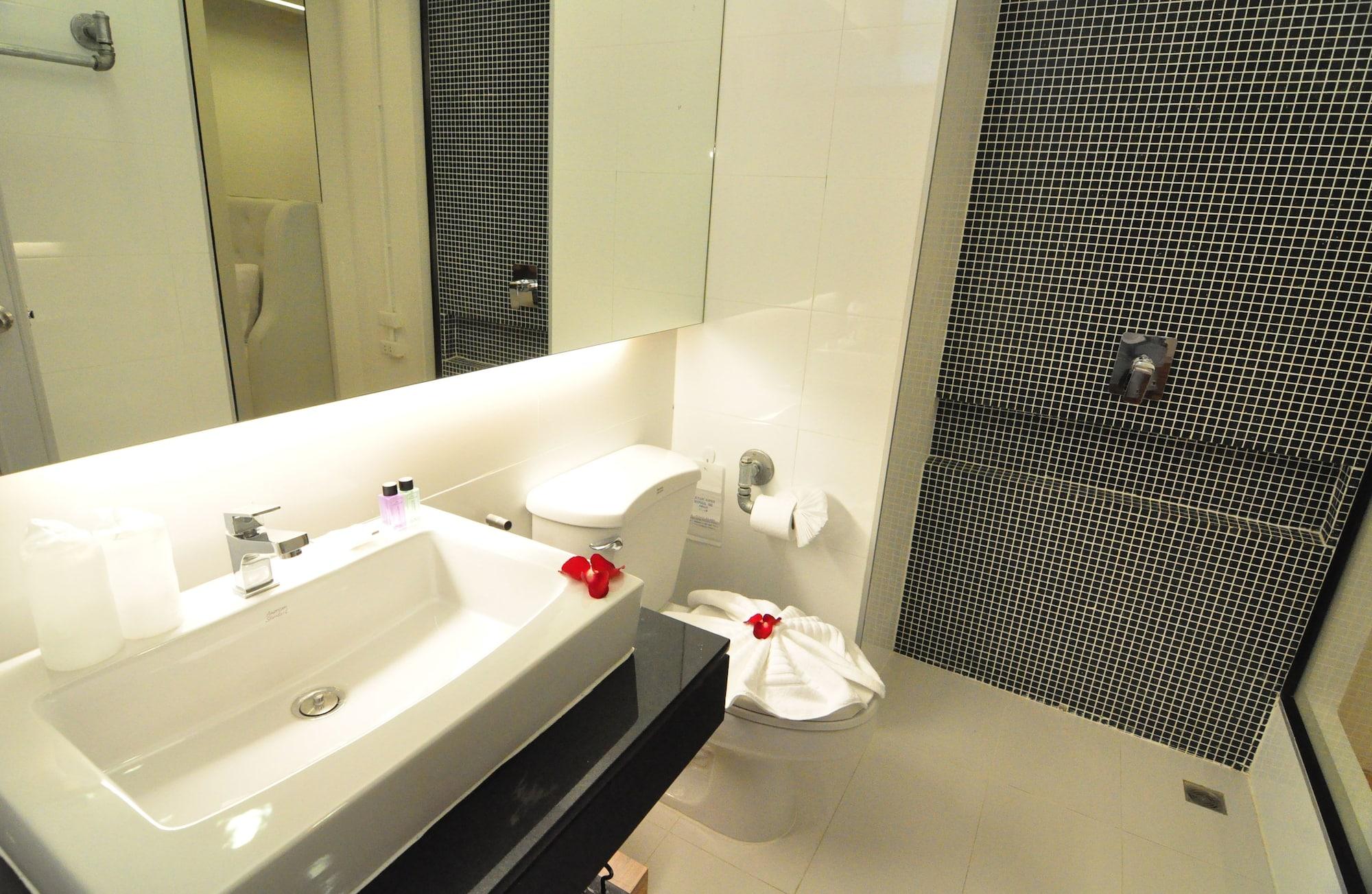 Forty Winks Phuket Hotel Patong Exterior photo