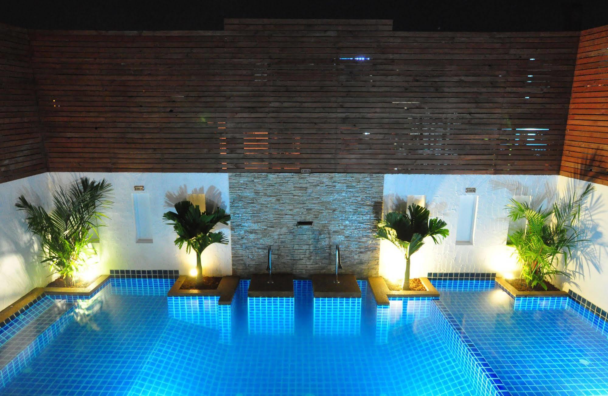 Forty Winks Phuket Hotel Patong Exterior photo
