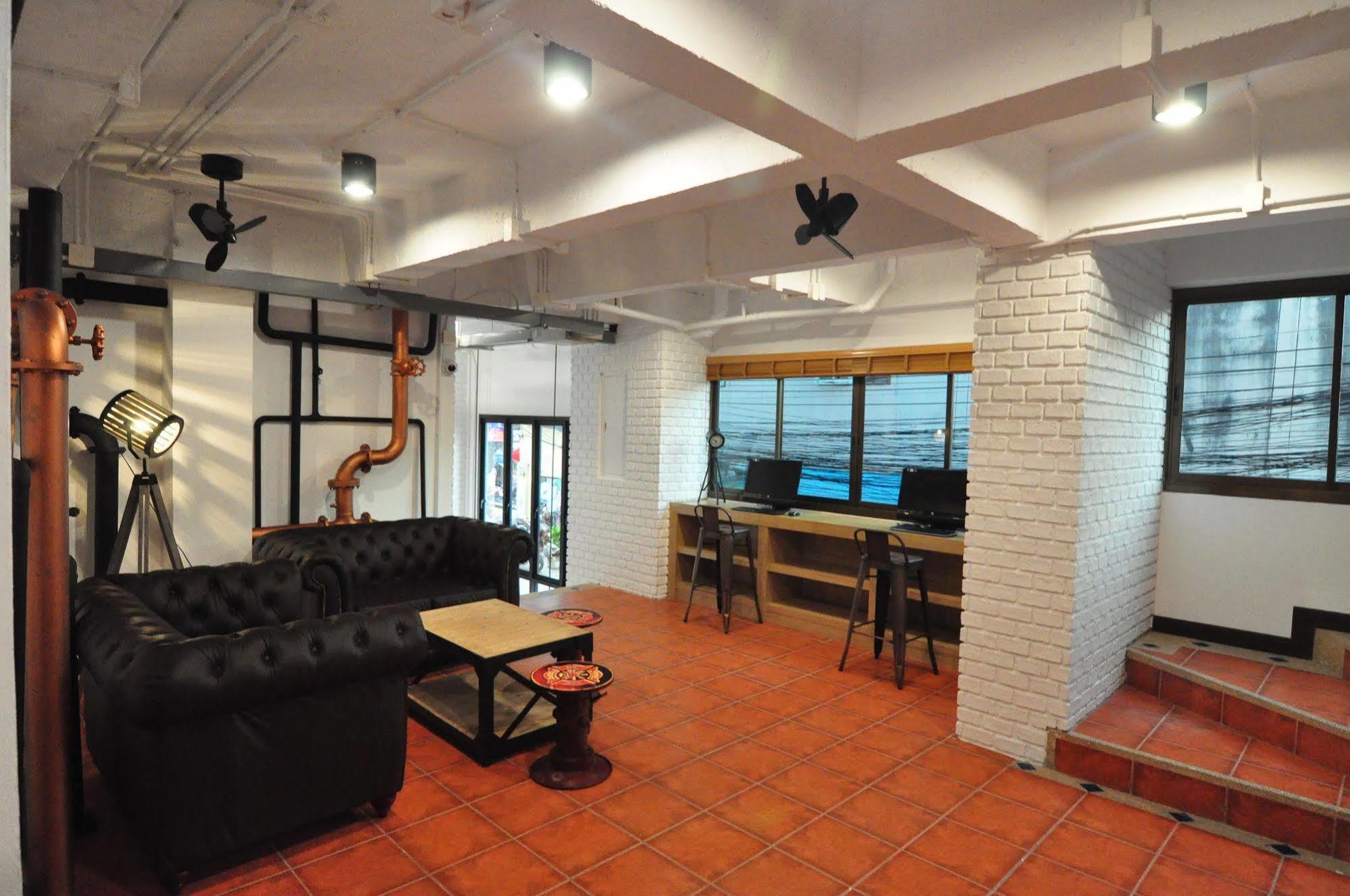 Forty Winks Phuket Hotel Patong Exterior photo